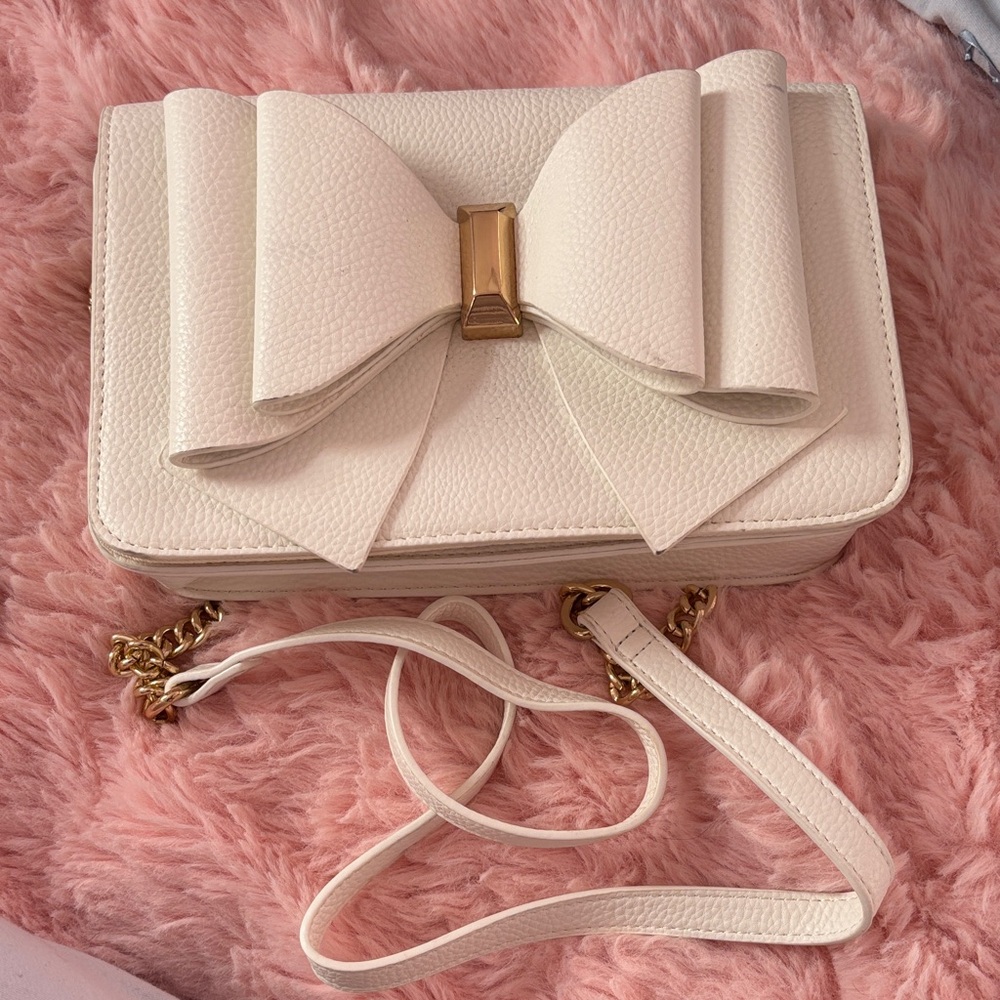 Elegant Cream Bow Accent Women's Bag